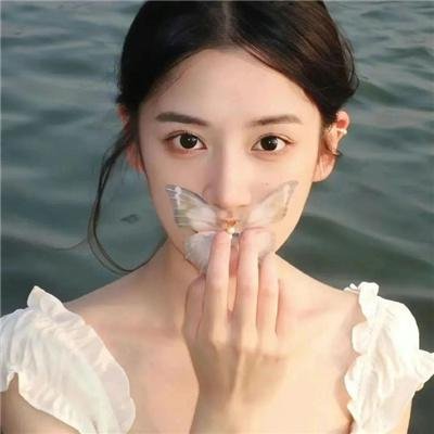 红衣小女孩